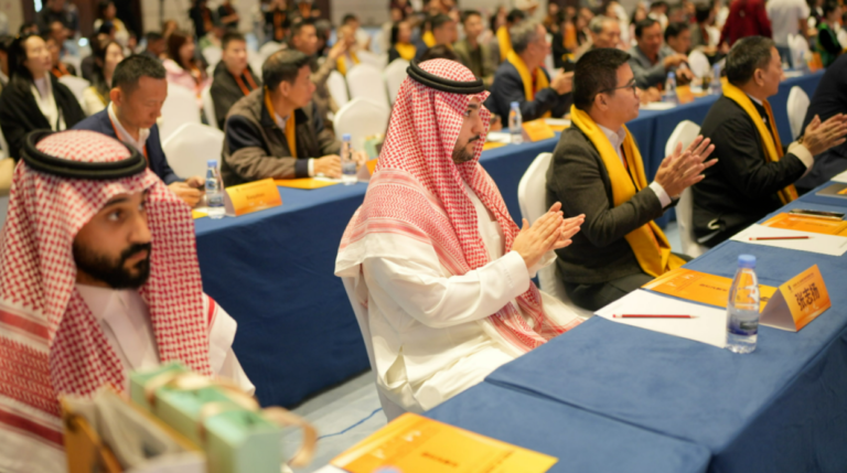 海南沉香•黄花梨“点木成金”